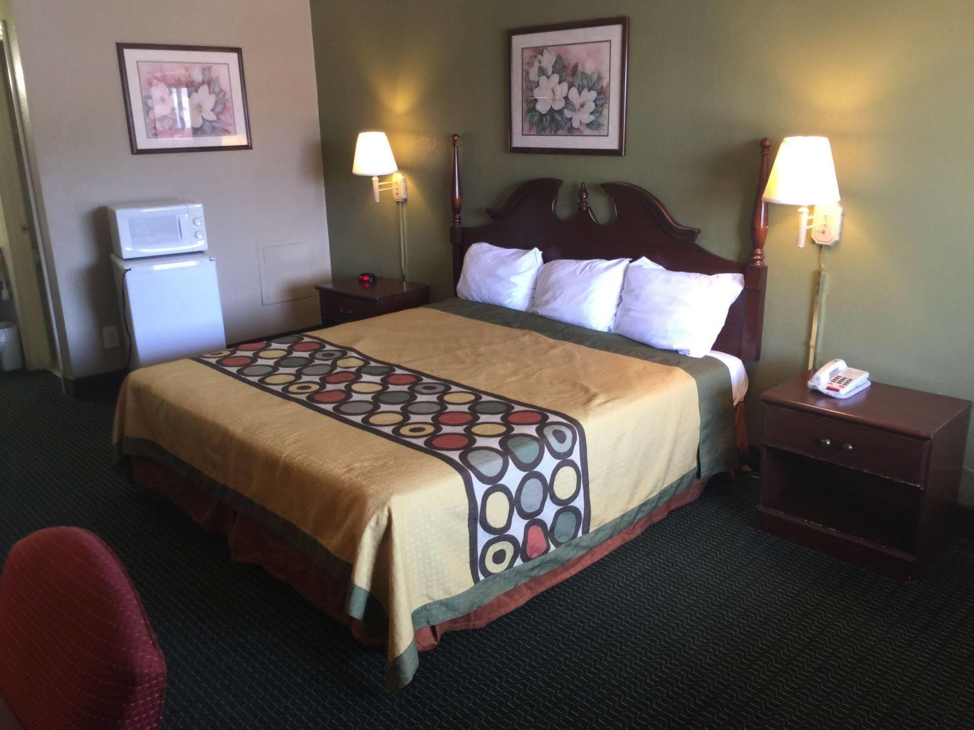 Super 8 By Wyndham Durham/university Area Nc Hotel Durham